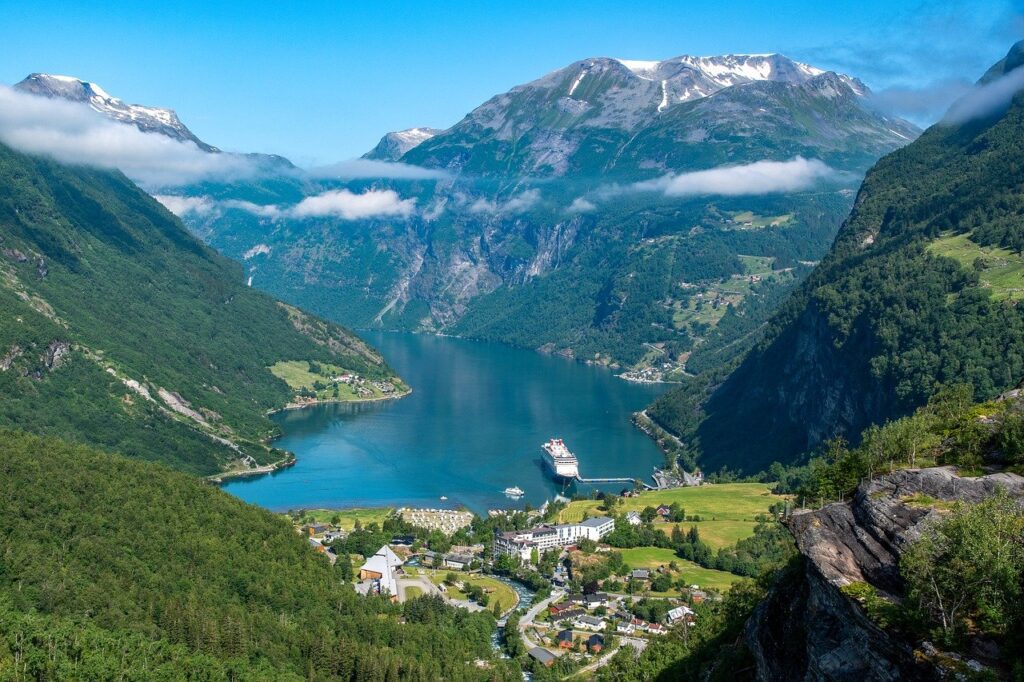 Cruises - Dream Vacations at Sea